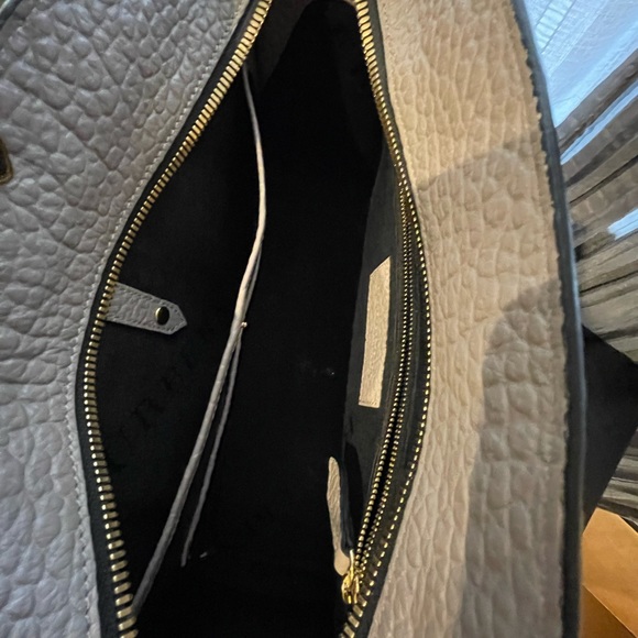 Burberry The Medium Clifton Pale Grey Leather Tote - Picture 4 of 5